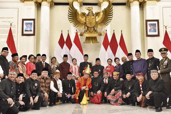  Peringati Hari Lahir Pancasila Dengan Busana Daerah