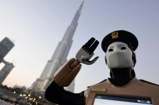  Dubai Kerahkan Polisi Robot