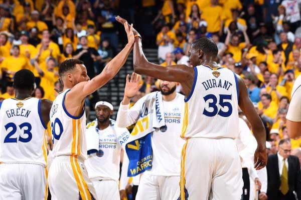  Hasil Final Basket NBA: Laga Pertama Milik Warriors