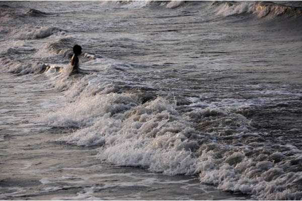  Waspada, Angin Kencang Selat Bali Bakal Sampai Agustus