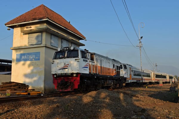  Inka Selesaikan 6 Rangkaian Kereta Pesanan KAI