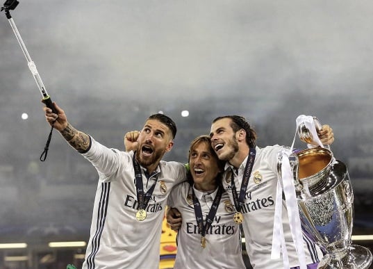 Sergio Ramos (kiri) dan Luka Modric (tengah) masuk skuat terbaik Liga Champions/UEFA