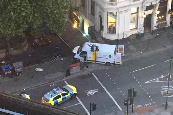 Van Putih penebar teror di London Bridge, Sabtu (3/6/2017)./thesun.co.uk