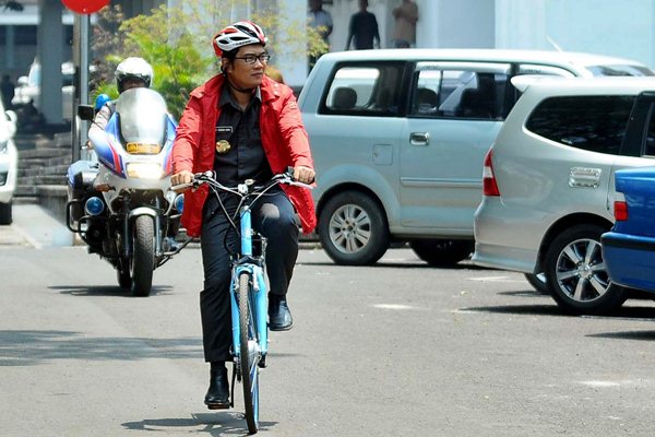  PILKADA JABAR 2017: Pilih Ridwan Kamil atau Deddy Mizwar?