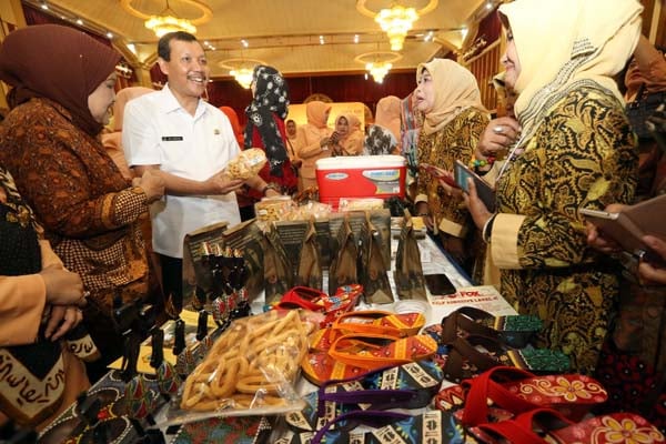  FOTO: Dharma Wanita Jawa Barat Gelar Bazar Murah Ramadhan