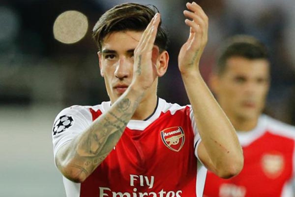  Barcelona Tawarkan Arda Turan dan Suarez ke Arsenal Demi Dapatkan Bellerin