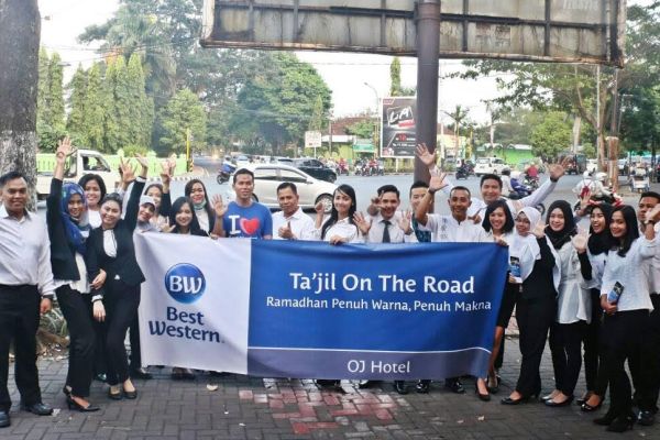  RAMADAN: Best Western OJ Malang Berbagi Buka Puasa Gratis
