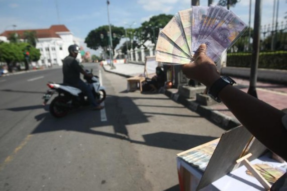  Ulama: Jasa Penukaran Uang di Pinggir Jalan Hukumnya Haram