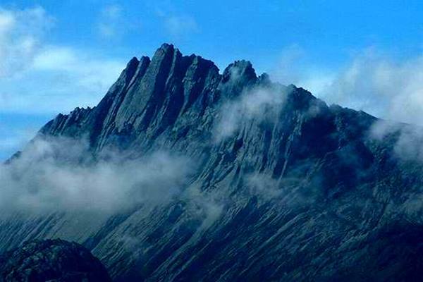  Lapisan Es Gunung Jayawijaya Terancam Musnah pada 2020