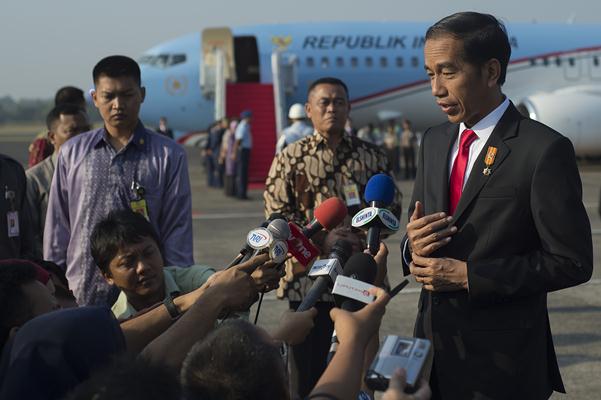  Presiden Bagikan KIP dan Sertifikat Tanah di Tasikmalaya