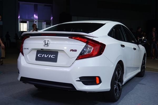  Honda Luncurkan Civic Hatchback Turbo