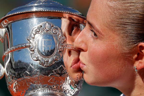  Perjalanan Impian Ostapenko Berakhir di Panggung Juara Prancis Terbuka