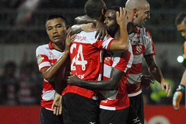  Madura United Habisi Semen Padang 6-0, Puncaki Klasemen Liga 1