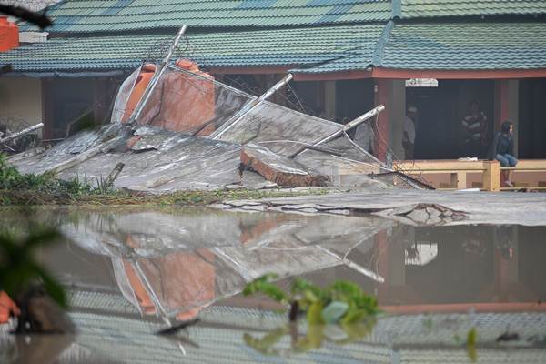  BANJIR JEBOL LAPAS JAMBI : Sejumlah Narapidana Kabur