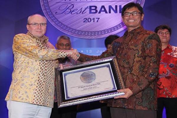  BCA Raih Penghargaan Investor Awards Best Bank 2017