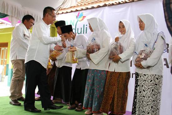  PLN Bantu 7 Pesantren di Jabar