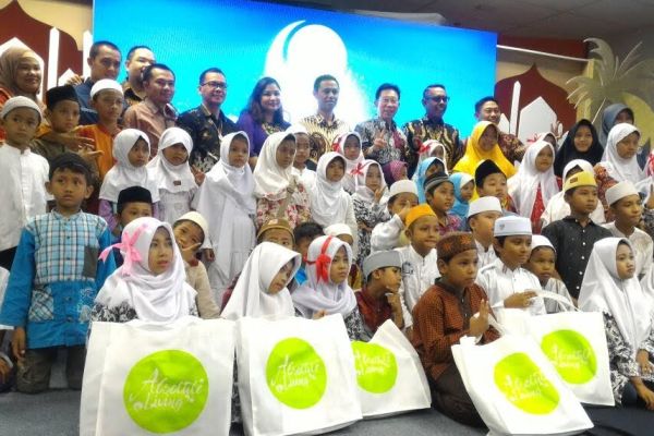  QNET Indonesia Menerapkan Bantuan Anak Yatim Lewat Mendongeng