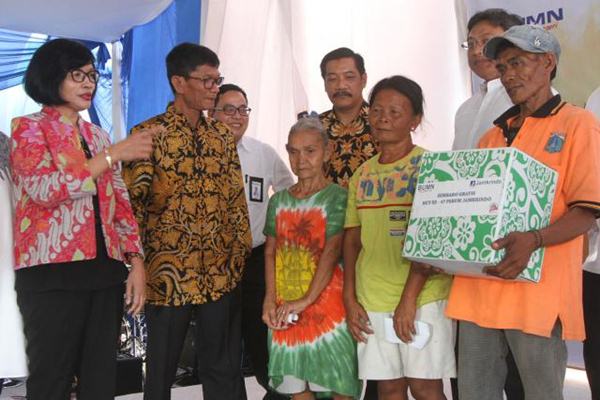  Jamkrindo Bagikan Paket Sembako