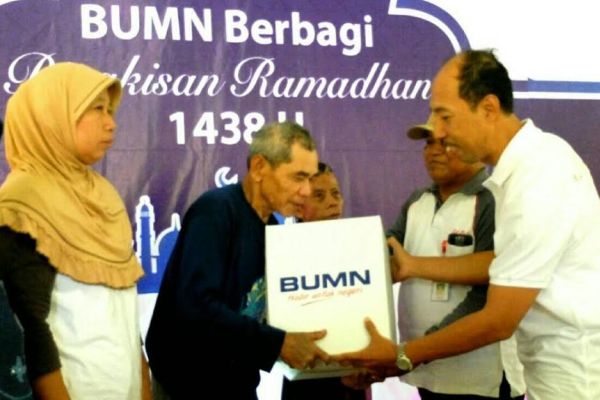  BUMN Membagikan 30.000 Paket Bingkisan di Semarang