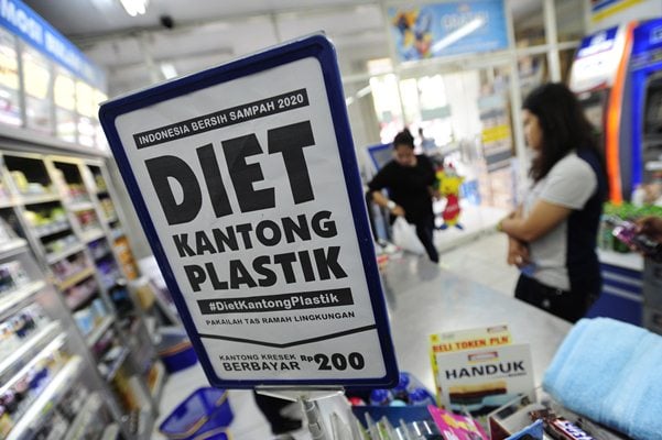 KLHK Siapkan Kebijakan Kantong Plastik Berbayar
