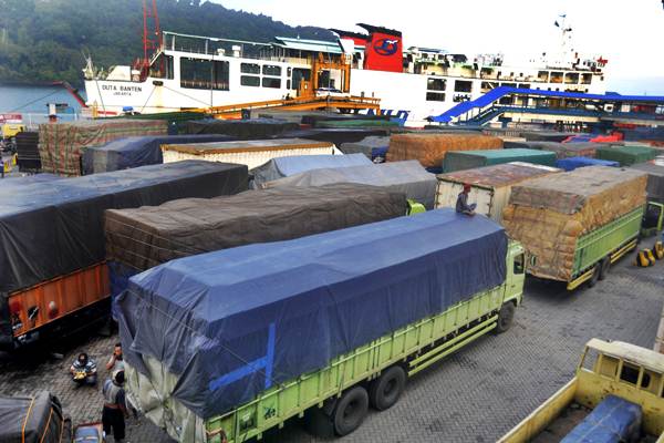  Pelabuhan Merak Mulai Padat