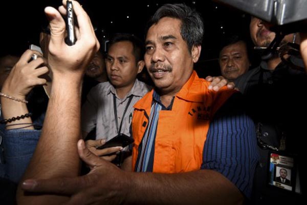  Ketua DPRD Mojokerto & Kepala Dinas PUPR Ditahan KPK