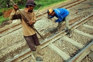  Petugas Tangkap Bocah Pemasang Batu di Rel Purwokerto