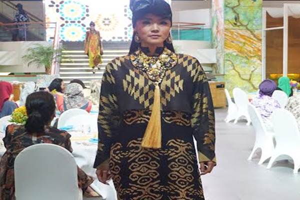  Tenun Sumba Untuk Busana Ramadan dan Lebaran