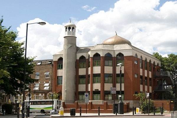  Van Tabrak Warga Pulang dari Masjid London, Dua Orang Kritis