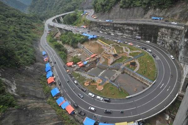  Menikmati Panorama Kelok Sembilan di Jalur Mudik Sumbar - Riau