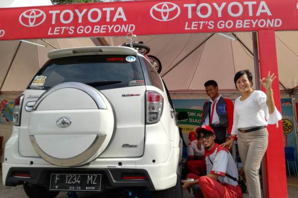  Posko Siaga 24 Jam Toyota Siap Servis 850 Kendaraan Pemudik di Cikampek