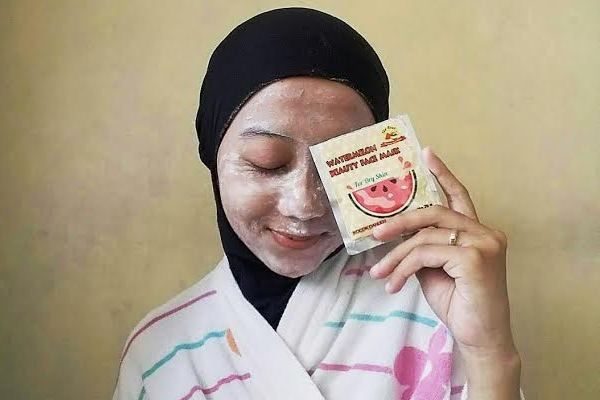  Mahasiswa Unair Sulap Limbah Kulit Semangka Jadi Masker Wajah