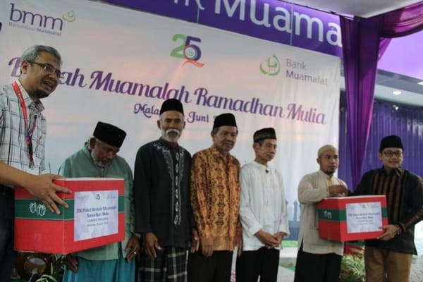  Bank Muamalat Malang Salurkan 200 paket Ramadan