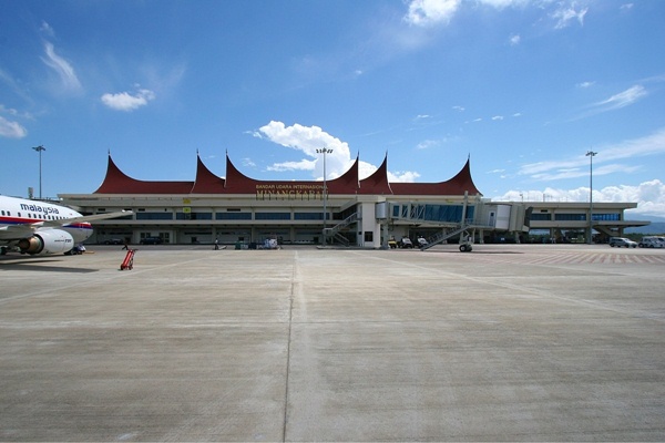  INFO MUDIK: Penumpang di Bandara Minangkabau Disambut Musik Talempong