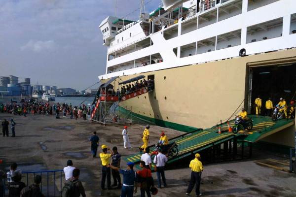  Ribuan Peserta Mudik Gratis Sepeda Motor dengan Kapal Tiba di Tanjung Emas Semarang