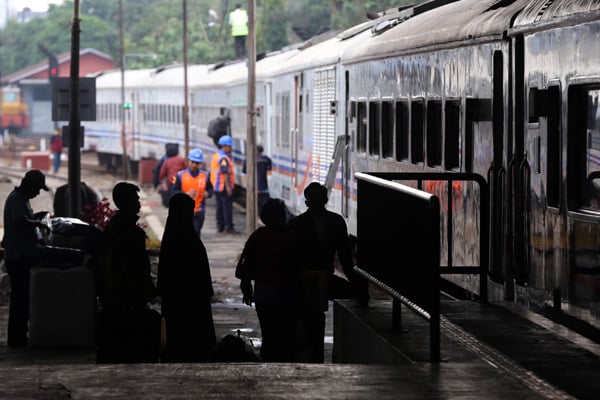  FOTO: H-3 Lebaran, Sudah 408 Ribu Pemudik Berangkat dengan Kereta dari Bandung