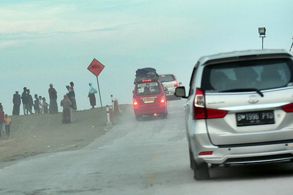  Ketika Arus Mudik Lebaran Jadi Tontonan Warga