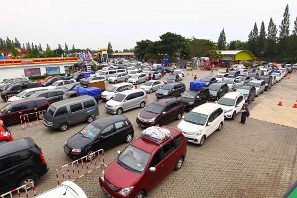  Ini Antrean di SPBU Bukan di Gerbang Tol