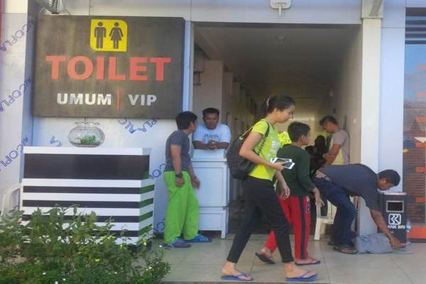  Pengelola Toilet di Jalur Surabaya- Ketapang &quot;Panen&quot;