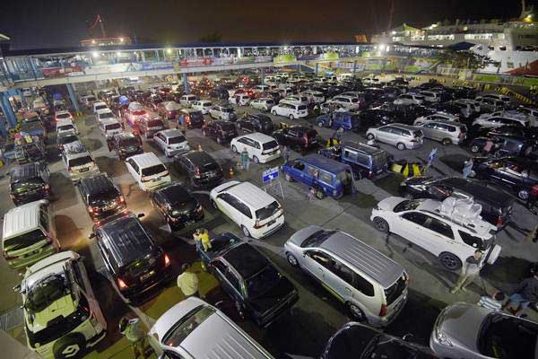  Pemudik Dari Pelabuhan Merak - Bakauheni Pilih Perjalanan Malam Hari