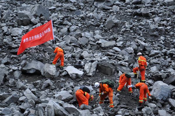  LONGSOR DI SICHUAN : 15 Tewas , 120 Orang Tertimbun