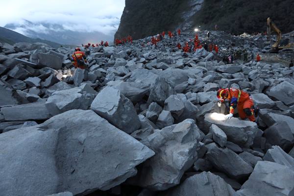  LONGSOR DI SICHUAN : Kronologi Longsor yang Tewaskan 15 Orang