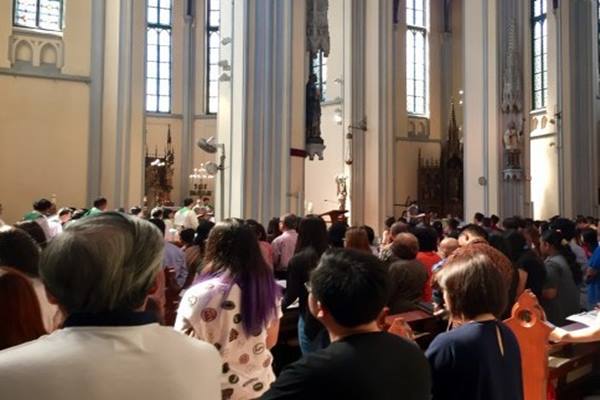  Umat Gereja Katedral Doakan Muslim di Indonesia