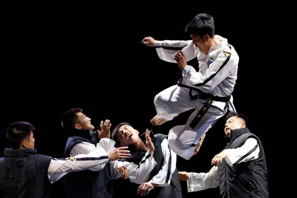  Altet Taekwondo Korut Pamer keahlian di Korsel