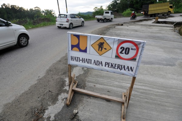  Melintasi Jalur Kendari—Kolaka? Hati-hati Tebing Longsor