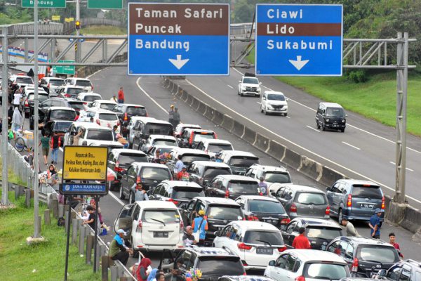  Jelang Sore, Jalur Puncak Satu Arah