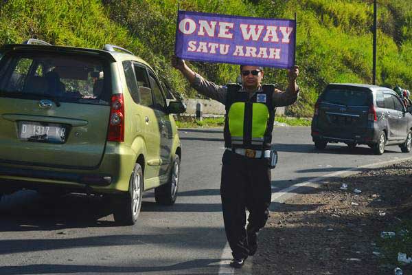  Menhub Minta Polri Tindak Bus Tanpa Stiker