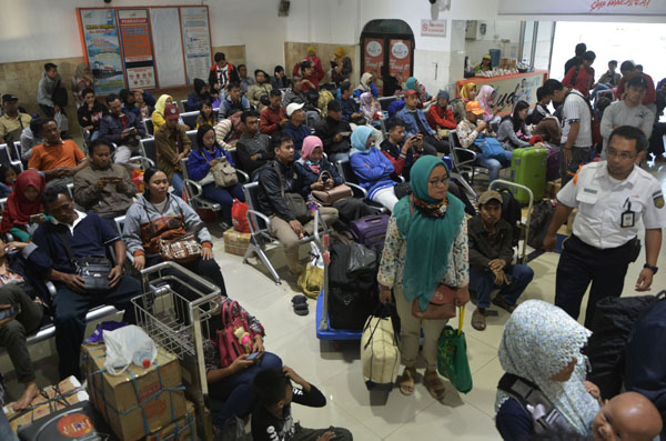  ARUS BALIK PENUMPANG KERETA API