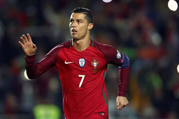  Ronaldo Tidak Akan Tinggalkan Madrid, Perez Janji Bereskan Pajak