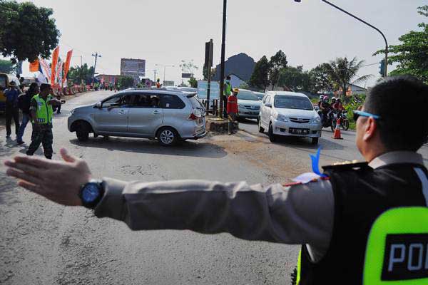  ARUS BALIK: Jalur Exit Gringsing Masih Padat